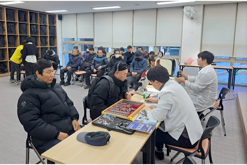 춘해보건대학교 안경광학과, 함월노인복지관서 어르신 눈 건강 위한 자원봉사 펼쳐